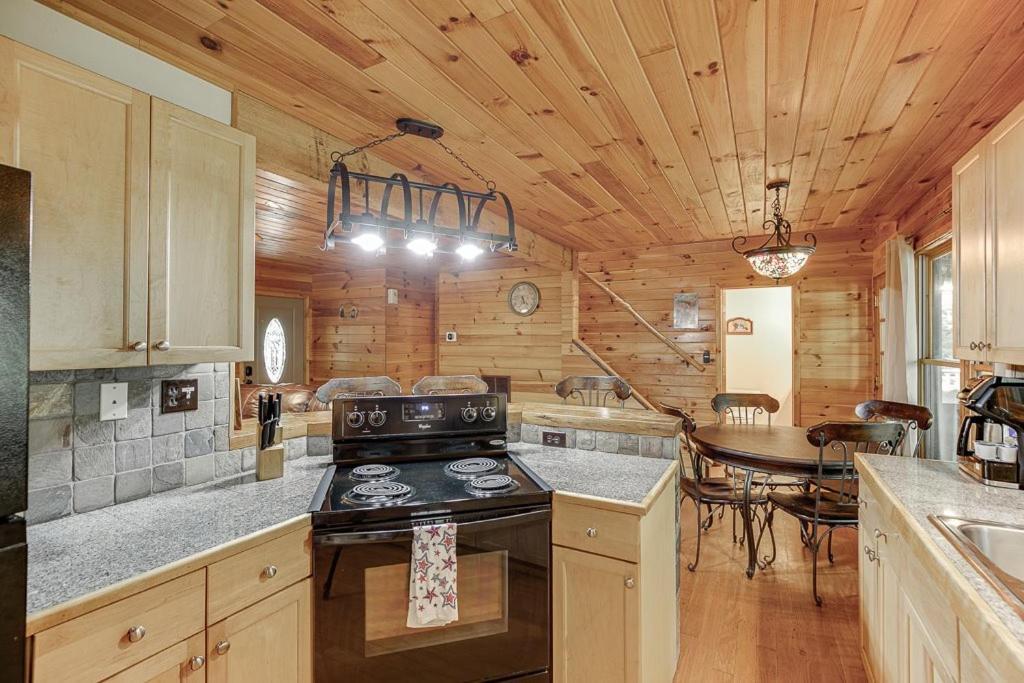 Cabin With Jacuzzi & Hydrotherapy Spanear Helen Cleveland Esterno foto